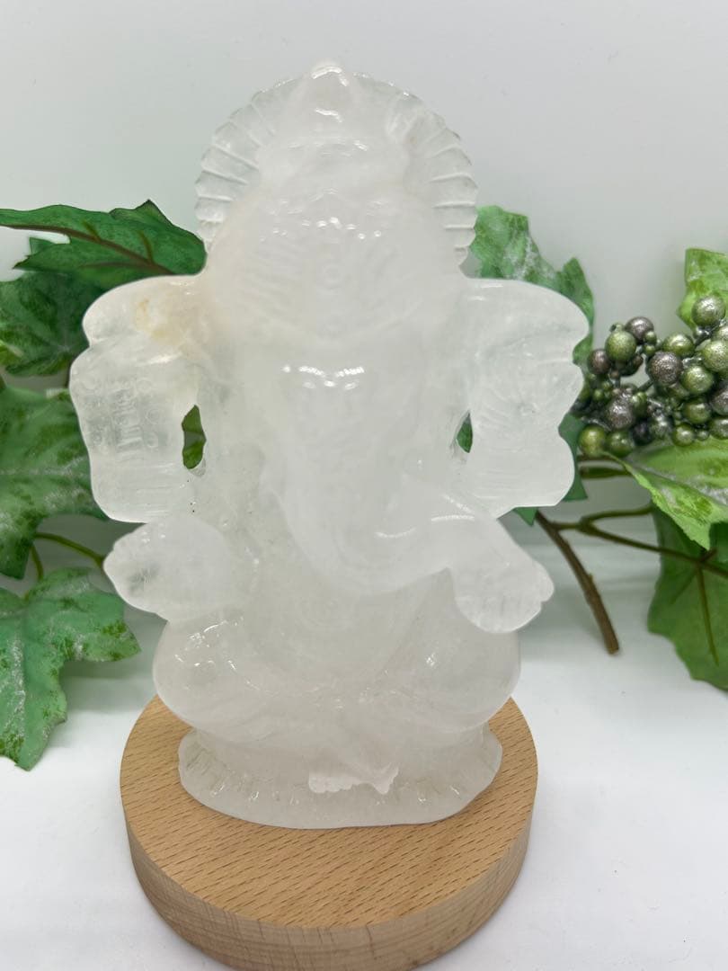 天然石ミルク水晶ガネーシャ置物　No.924 一点物・天然石】手彫りのクリスタル・ガネーシャ - 水晶 約92g の通販