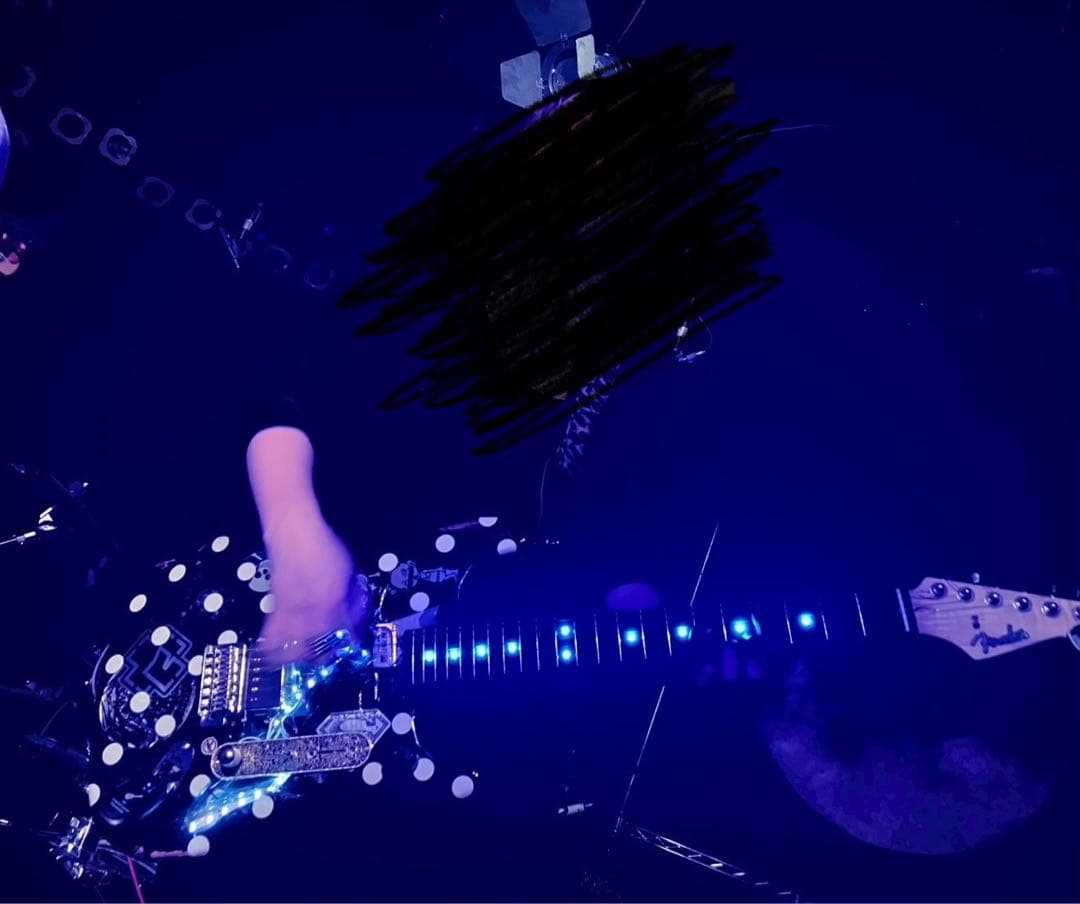 LEDネック！ブラックストラトキャスター！LIVE激目立ち！一点物 ストラトキャスター』70周年を祝う一夜限りのステージ【The Strat